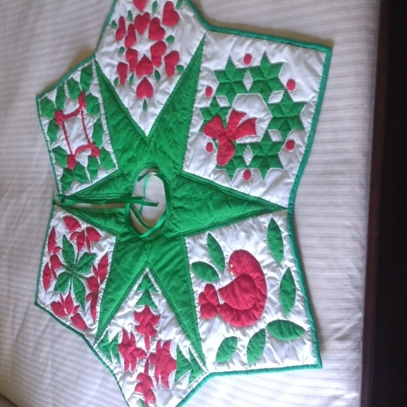 Hand Quilted Bird, Hearts, Bows Christmas Tree Skirt Red n Green - Picture 1 of 11